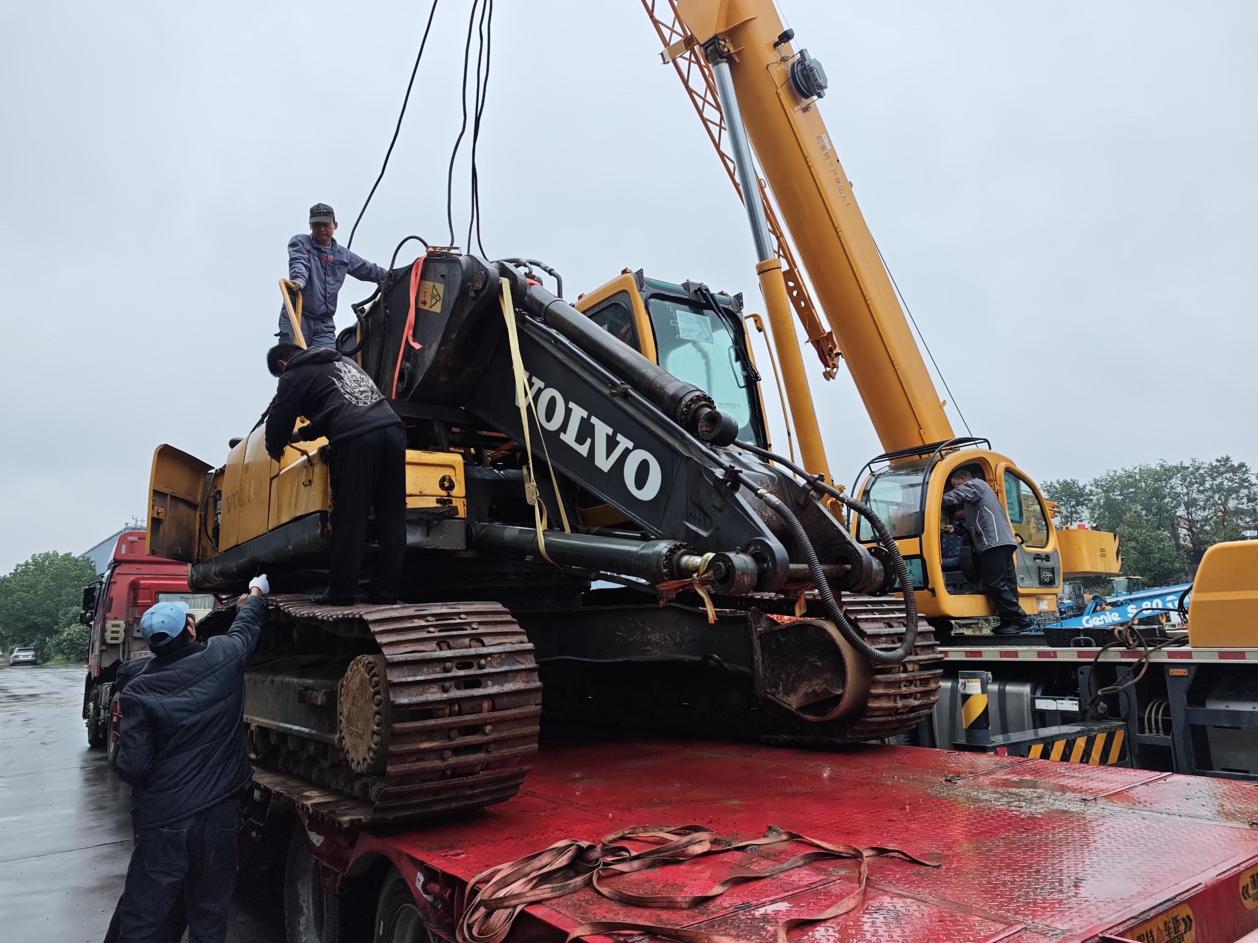 EC290B Excavator Shipped