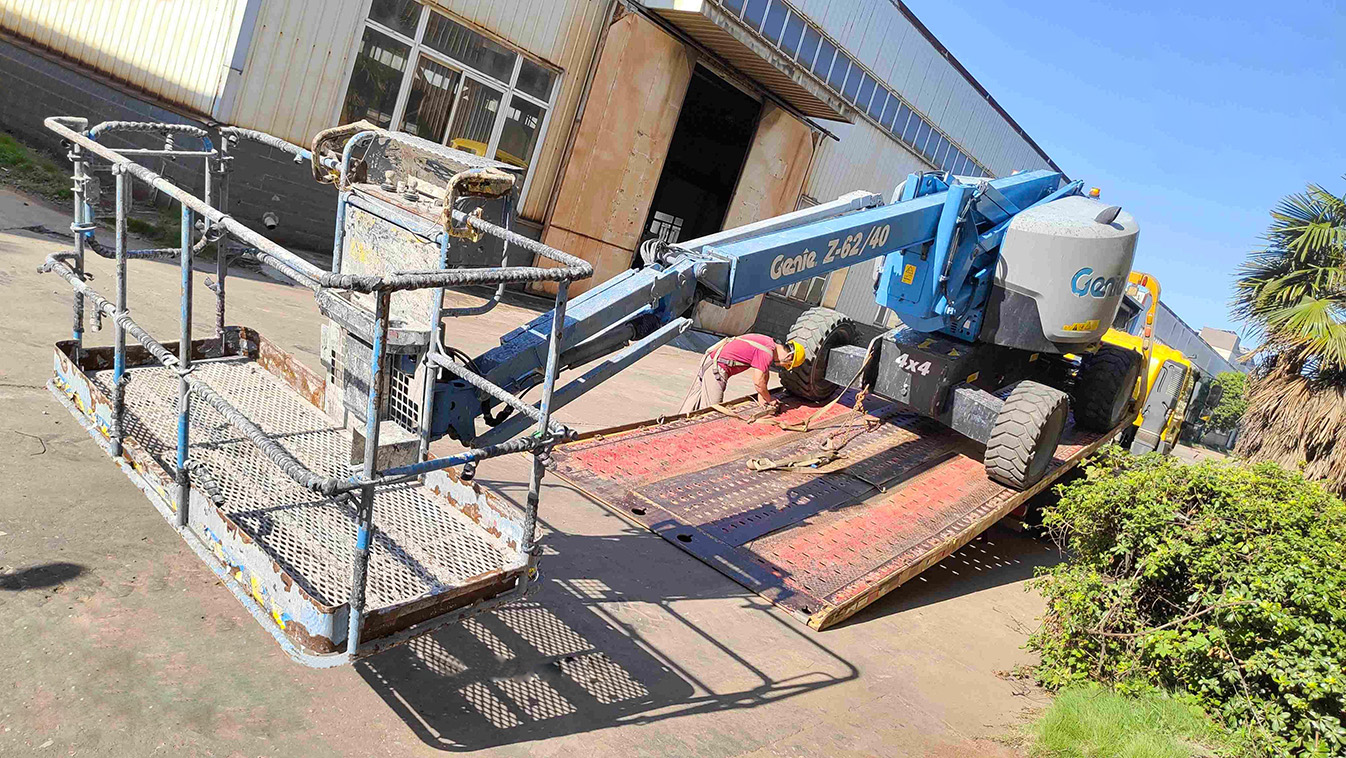 Used Genie Z-62/40 Articulated boom lift
