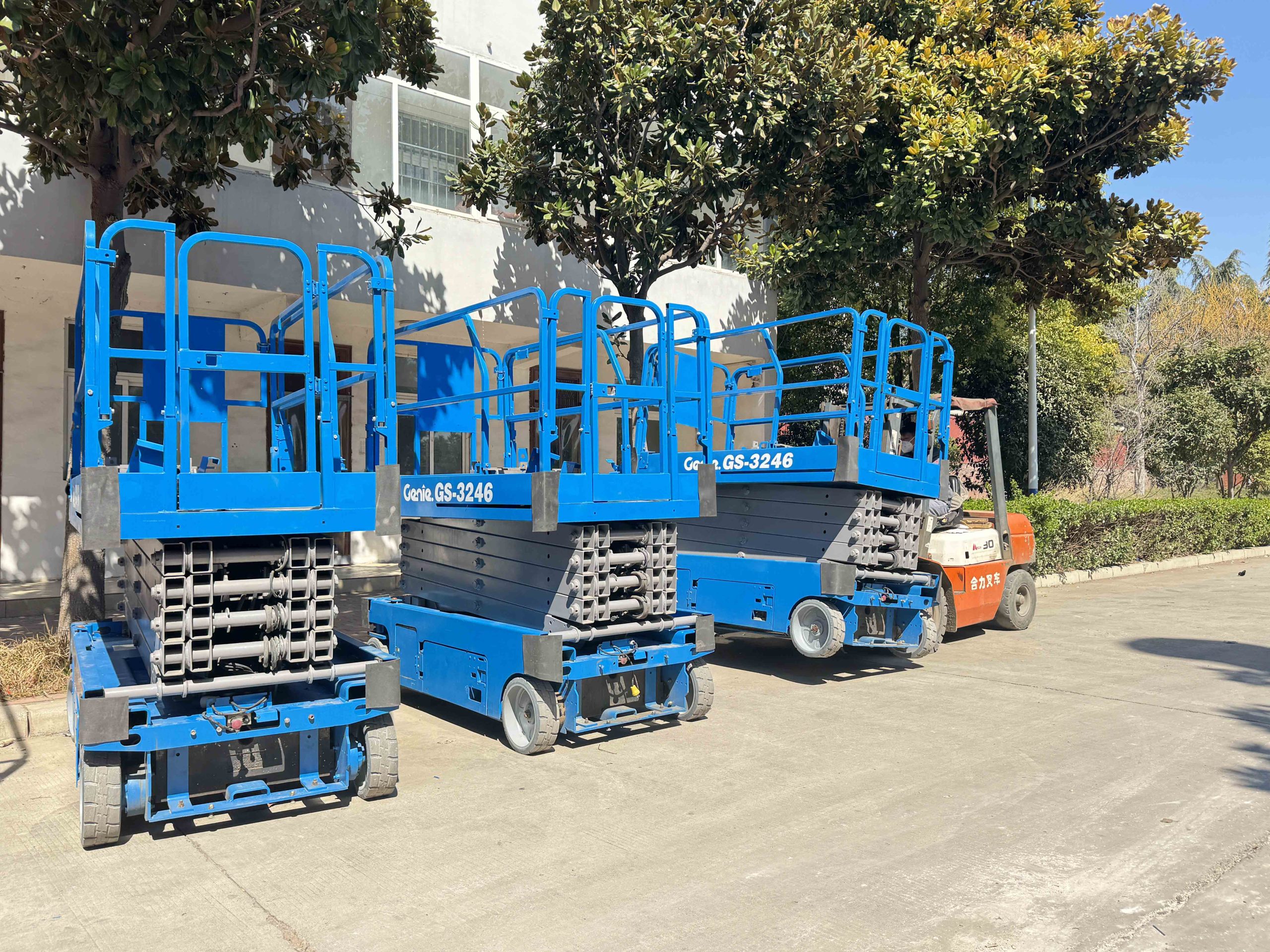 Genie 3246 Scissor Lift Shipped to Vietnam — Enhancing Project Efficiency with Proven Reliability
